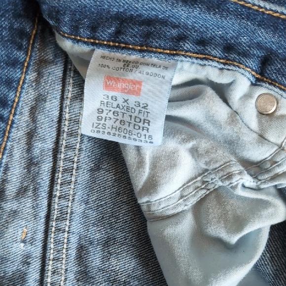 Wrangler Men's Deep Blue Relaxed Jeans - Picture 2 of 5